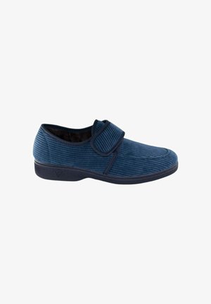 Zapato azul de pana tipo slip-on con una correa de velcro, puntera redonda, superficie texturizada y plantilla acolchada para mayor comodidad.
