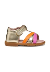 Sandalo metallico dorato con una combinazione di cinturini arancioni, rosa e bianchi. Retro chiuso, chiusura regolabile in Velcro e suola in gomma.
