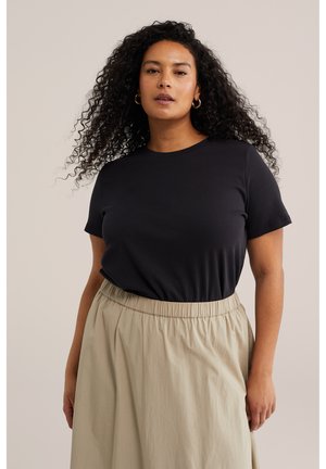 WE Fashion CURVE - Basic póló - black
