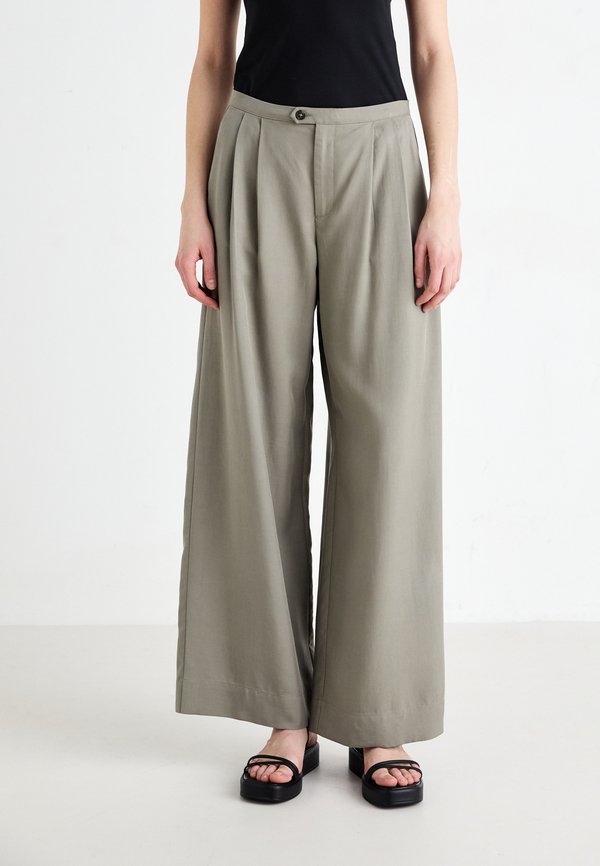 SLFNATUK MW WIDE  - Trousers - vetiver
