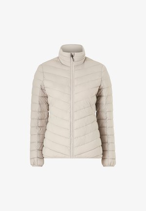 Helle beige Pufferjacke mit Stehkragen, Frontreißverschluss und Zickzack-Steppmuster. Besitzt elastische Bündchen und eine glatte Textur.