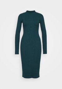 Ribbed neulepuku tummansinisen vihreänä, jossa on korkeakauluksinen, pitkät hihat ja vartalonmyötäinen siluetti, ulottuen polveen asti.