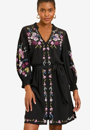 Love & Roses PETITE FIT - FLORAL EMBROIDERED - Denné šaty - black