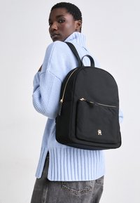 Unselected, black