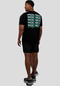 Wrong Friends HERRERO  czarny
