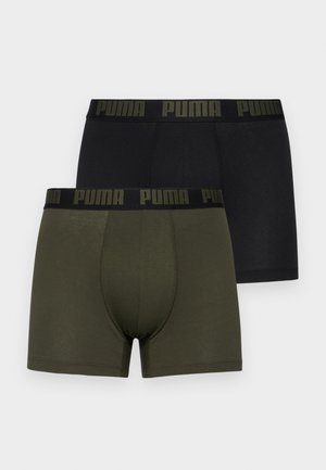 Két pár férfi boxer alsó, az egyik fekete, a másik sötét olajzöld. Mindkettő puha tapintású, és elasztikus derékrésszel rendelkezik, amelyen fekete színnel a "PUMA" felirat található.