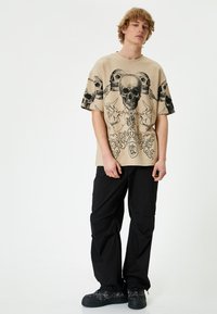 Koton - T-shirt z nadrukiem
