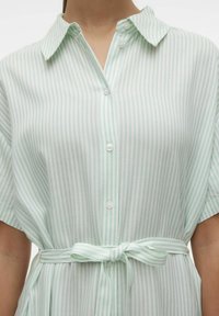 Vero Moda VMBUMPY SS CALF  - Blousejurk - silt green