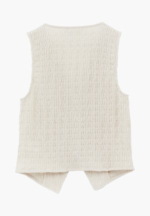 Roomkleurig, mouwloos, gestructureerd gebreid vest met een subtiel verticaal golfpatroon en een licht ongelijkmatige zoomlijn.