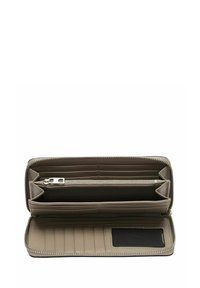 Beżowy skórzany portfel z zamkiem błyskawicznym dookoła, wyposażony w wiele przegródek na karty, centralną kieszeń na zamek oraz gładką fakturę.