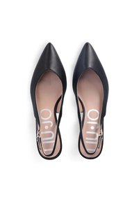 Tacchi slingback in pelle nera con punta affusolata, lati aperti e soletta a contrasto beige. Cinturino regolabile con dettagli in argento.