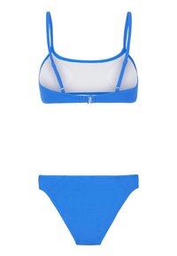 Il set di bikini blu presenta un tessuto testurizzato, spalline regolabili e una linea classica. Il top ha un colore uniforme e un design senza cuciture sul retro.