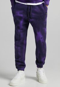 Bershka Träningsbyxor - purple