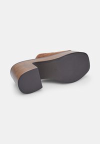 Bata Zoccoli - marrone