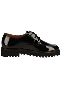 Scarpa in pelle verniciata nera con design allacciato, punta arrotondata e suola spessa seghettata per una maggiore trazione. Finitura liscia e lucida.