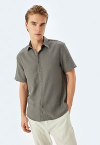 Koton SHORT SLEEVE - Vapaa-ajan kauluspaita - anthracite