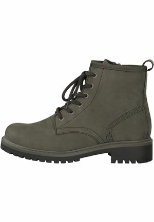 Stivaletti grigi alla caviglia con finitura in suede opaco, punta arrotondata, lacci rotondi e occhielli in metallo texturizzati; suola in gomma robusta con scanalature per una migliore trazione.