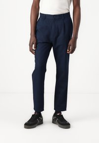 Tommy Jeans ISAAC PANT - Trousers - dark night navy