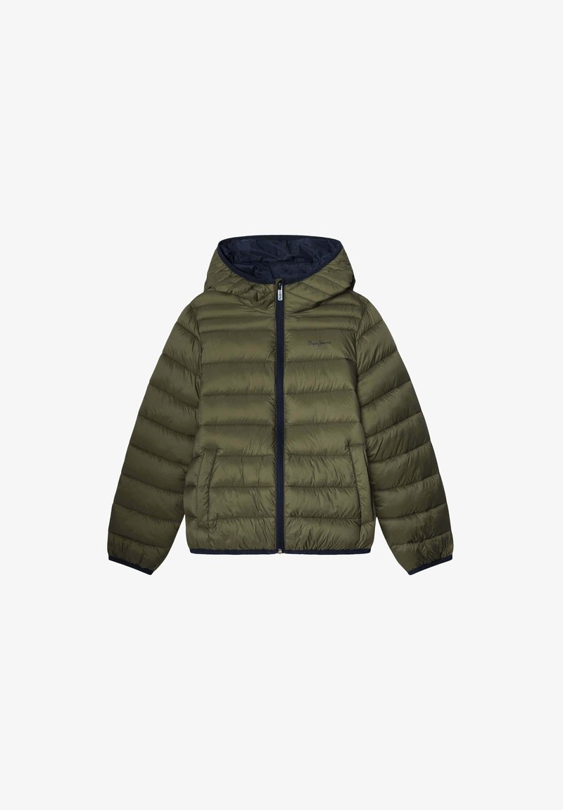 Pūkinis džemperis su gobtuvu alyvuogių spalvos, su užtrauktuku priekyje ir tamsiai mėlynomis detalėmis. Siūtas dizainas, elastinės rankogaliai ir šoninės kišenės papildomai funkcionalumui.