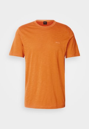Camiseta de manga corta naranja hecha de algodón suave, con un cuello redondo y un sutil logotipo 'BOSS' en un color a juego en el pecho.