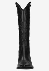 Zwarte leren cowboylaars met een puntige neus en ingewikkelde stiksels. Heeft een hoge schacht en trekloops voor gemakkelijk aan- en uittrekken.