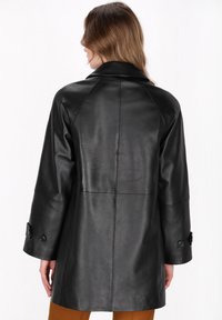 DreiMaster Korte frakker - black