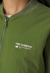 New Balance LINEAR HERITAGE - Giubbotto Bomber - kombu