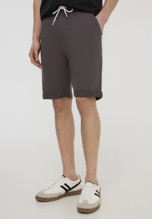 - Spodnie treningowe