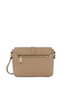 Borsa a tracolla in pelle beige con patta e tasca frontale con zip. Presenta ferrature in tono oro e una tracolla rimovibile. Finitura testurizzata.