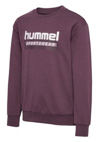 Lila Baumwollpullover mit rundem Ausschnitt, langen Ärmeln und gerippten Bündchen. Mit einem auffälligen weißen Logo mit der Aufschrift "hummel SPORTSWEAR".
