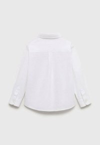 Valkoinen pitkähihaisen paita, joka on valmistettu sileästä kankaasta. Omistaa klassisen kauluksen, napilliset hihansuut ja takana oleva yoke, jossa on hienovarainen sauma yksityiskohta.