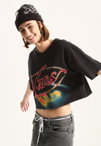 Vans AFITERBURN RELAXED CROP - T-Shirt print - black