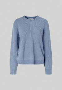 Suéter de punto azul claro con un patrón texturizado, cuello redondo y puños y dobladillo acanalados. Corte informal con tela suave.