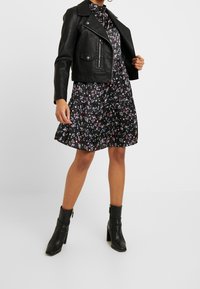 VILA Petite Vardagsklänning - black