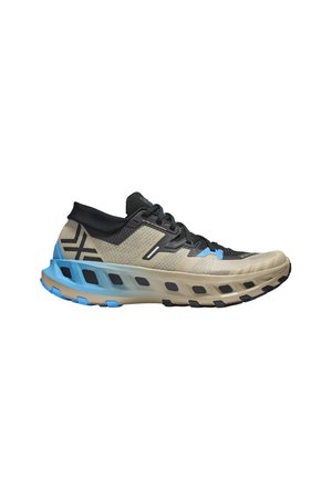 Zapatilla de correr marrón claro y negra con detalles azules, suela acolchada y parte superior de malla transpirable, mostrada desde el lado exterior sobre fondo blanco.