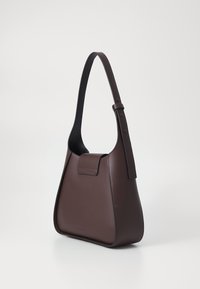 KARL LAGERFELD SIGNATURE HOBO - Kézitáska - dark chocolate