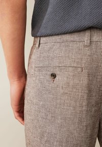 Next TEXTURED-REGULAR FIT - Chino - brown