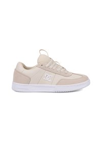 Beige sneakers i läder och mesh. Har en vit logotyp, perforerad tådel och gummisula med texturerad detalj.