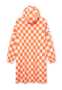 Dlouhý pršiplášť s kapucí s oranžovo-bílým kostkovaným vzorem, elastickými manžetami a rovný střihem.