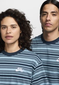 Nike SB TEE - Pamata T-krekls - denim turq