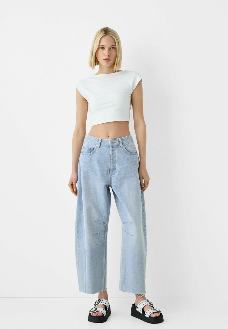 Bershka Relaxed fit jeans lichtblauw denim Bershka Relaxed fit jeans lichtblauw denim