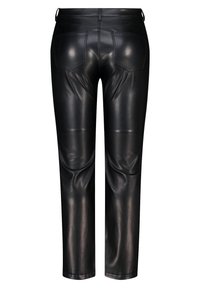 Zwarte leren broek met een aansluitend design, twee achterzakken en een gladde textuur. Heeft gestikte accenten en een taps toelopende pijp.