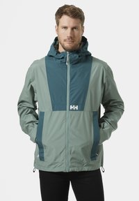 Hooded jacket in lichtgroen en teal, gemaakt van glad, waterproof materiaal, met een rits aan de voorkant en een logo op de borst, en met zijzakken.
