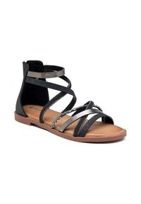 Sandale noire et métallique à lanières avec une semelle brune lisse. Comprend des lanières croisées et un soutien à la cheville arrière. Design plat, style ouvert aux orteils.