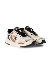 Cremfarbene und braune Sportschuhe mit einem Mesh-Obermaterial, schwarzen Schnürsenkeln und einer strukturierten Sohle. Mit Logo-Akzenten und einem stromlinienförmigen Design.
