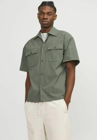 Jack & Jones RELAXED FIT - Hemd - agave green