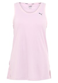 Ljust rosa idrottstopp i ribbat material. Har en rundad halsringning, PUMA-logotyp i svart och slitsar på sidorna för komfort.