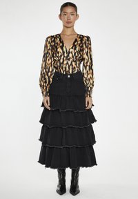 Glamorous TIERED - Falda acampanada - washed black
