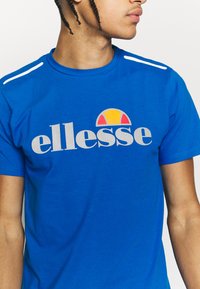 Ellesse CELLA  - Apdrukāts T-krekls - blue