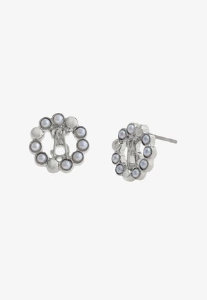 Orecchini tondi in tono argento con un grappolo di piccole perle lucide attorno a un design centrale, con una finitura lucida e chiusura a perno.